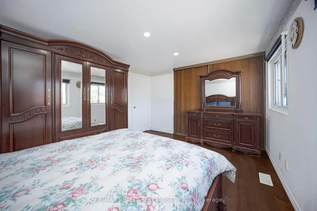 Additional image 28 of 28 Lincoln Crt