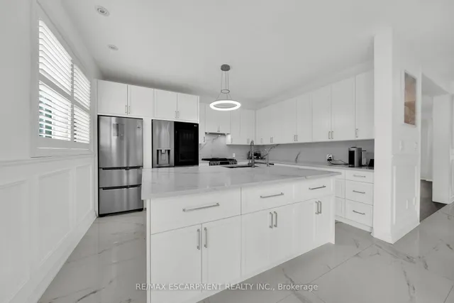 Additional image 14 of 48 Montreal Circ