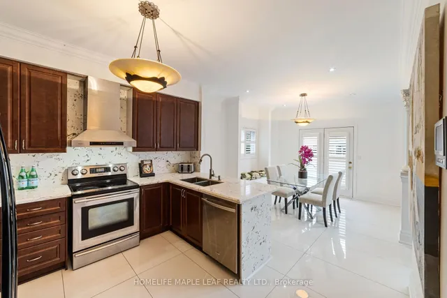 Additional image 17 of 18 Regis Circ