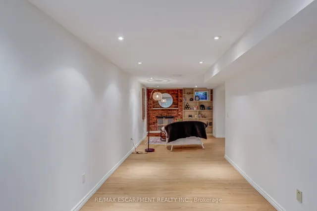 Additional image 37 of 1560 Kerns Rd Unit 5