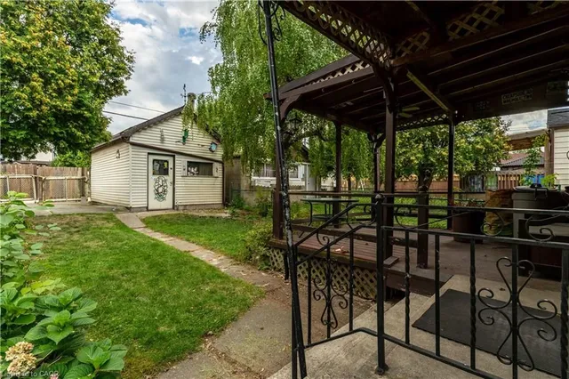 Additional image 26 of 224 East Ave