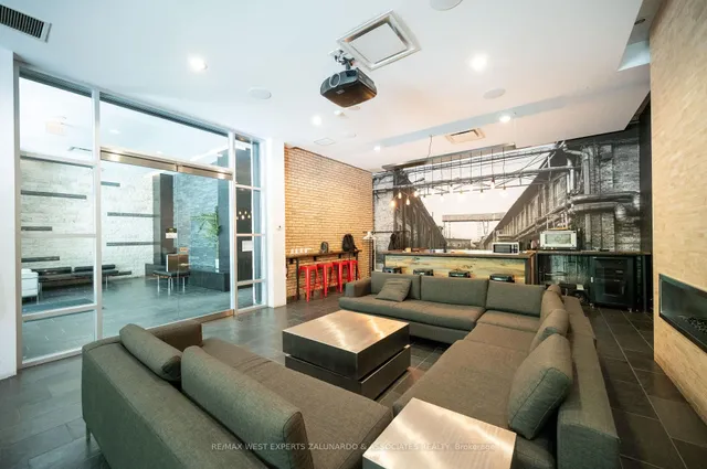 Additional image 35 of 59 East Liberty St Unit 315