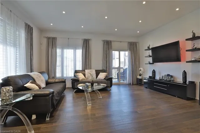 Additional image 16 of 94 Soho St