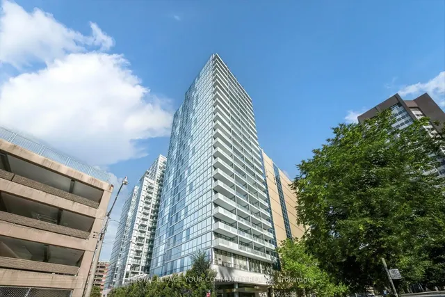 210 Simcoe St Unit 1902