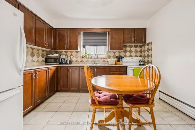 Additional image 12 of 19 Dover Dr