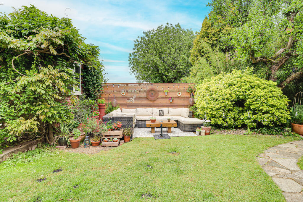 Additional image 24 of Springfield Crescent, Harpenden, Hertfordshire, AL5