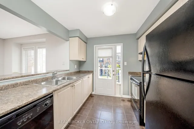 Additional image 14 of 879 Willingdon Cres