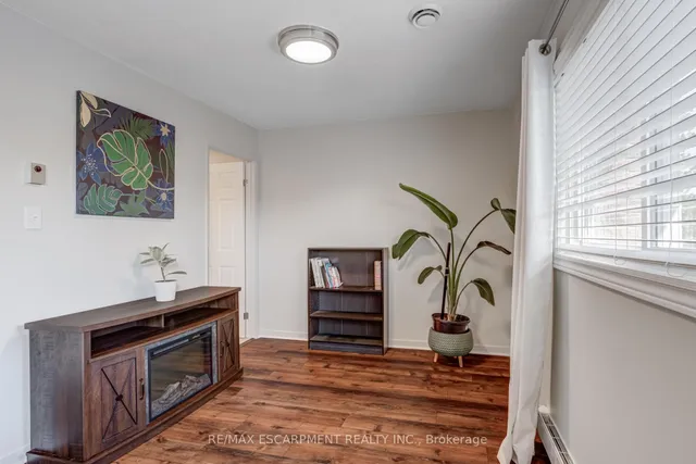 Additional image 28 of 1560 Kerns Rd Unit 5