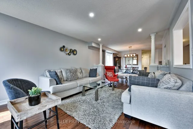 Additional image 7 of 812 Knotty Pine Grve