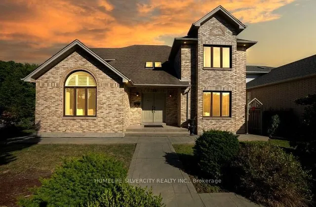 126 Montmorency Dr