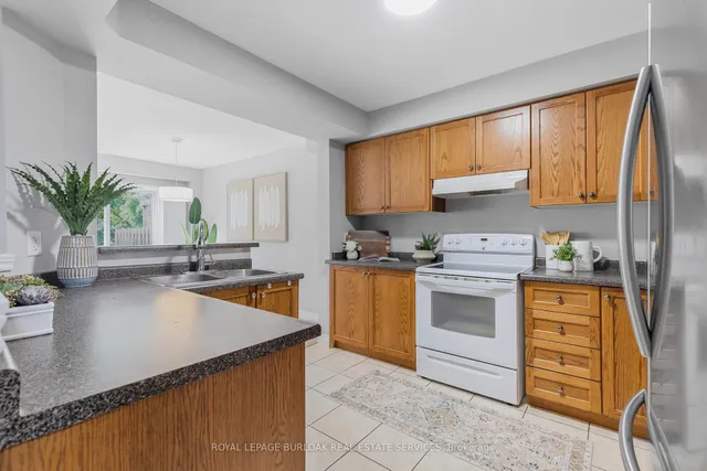 Additional image 8 of 130 Robert St Unit 32