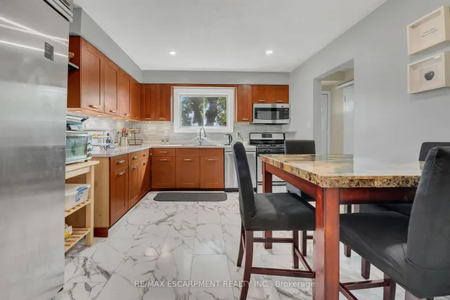 Additional image 7 of 18 Riverdale Dr