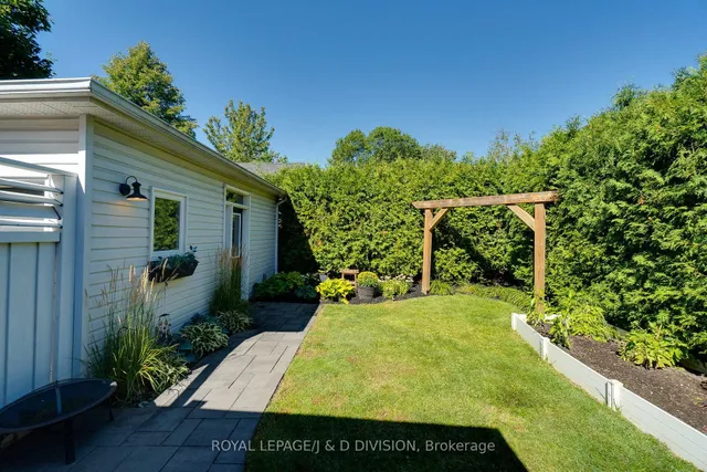 Additional image 44 of 2448 Capilano Cres
