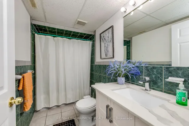 Additional image 40 of 2309 Malcolm Cres