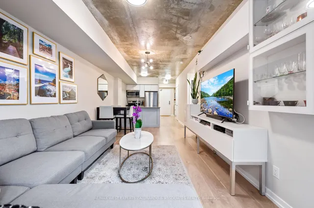 Additional image 21 of 59 East Liberty St Unit 315