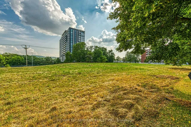 Additional image 27 of 18 Riverdale Dr