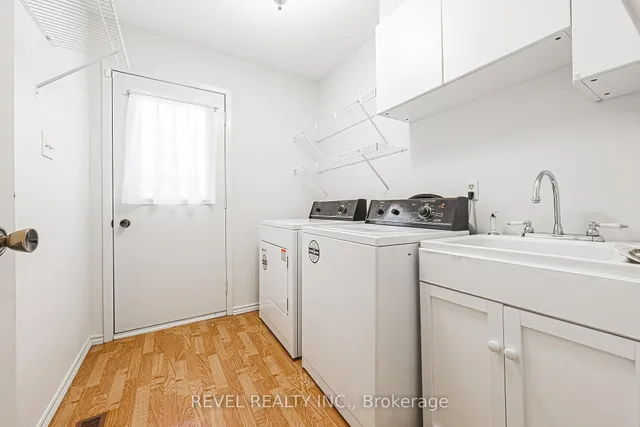 Additional image 12 of 594 Moorelands Cres