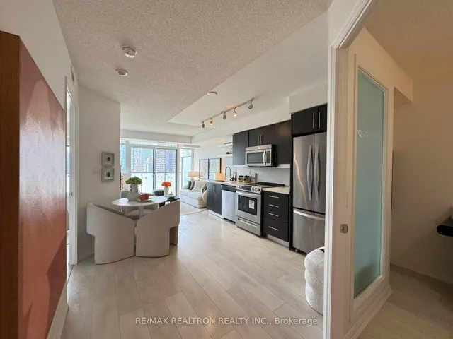 Additional image 6 of 400 Adelaide St Unit 1909