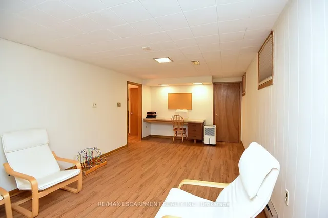 Additional image 31 of 219 Strathcona Dr