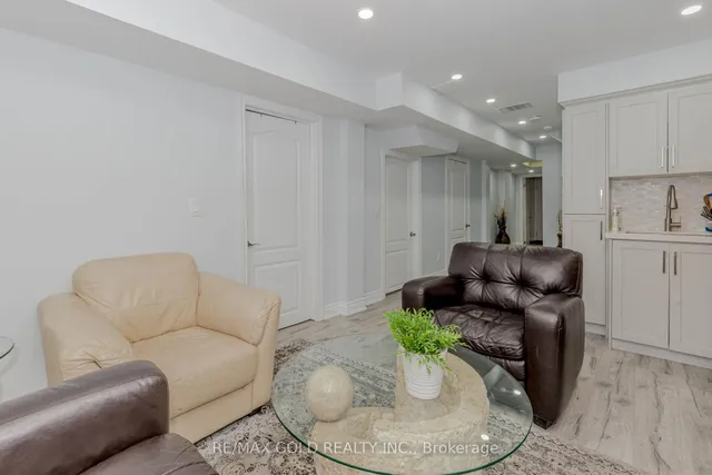 Additional image 39 of 34 Folgate Cres