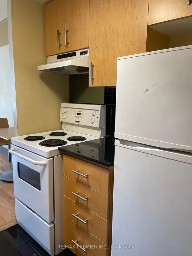 Additional image 9 of 2737 Keele St Unit 325