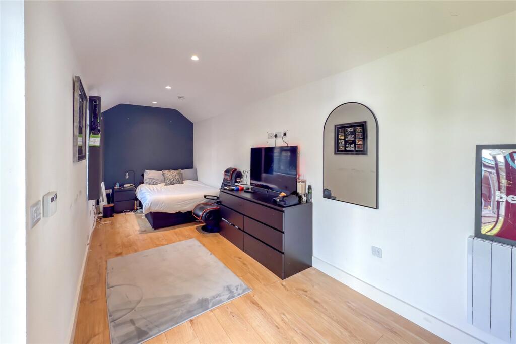 Additional image 28 of Driftwood Avenue, St. Albans, Hertfordshire, AL2
