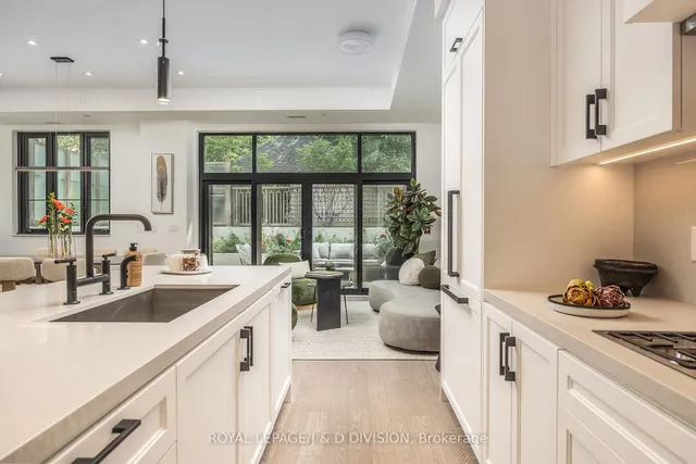 Additional image 14 of 1 Strathgowan Ave Unit TH4