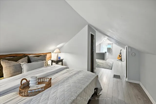 Additional image 20 of 17 Cameron Ave