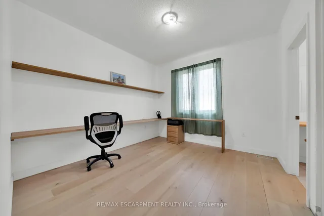 Additional image 25 of 48 Montreal Circ