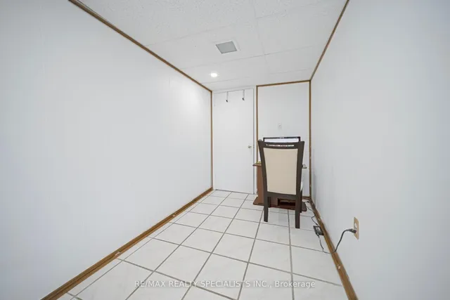 Additional image 41 of 28 Lincoln Crt