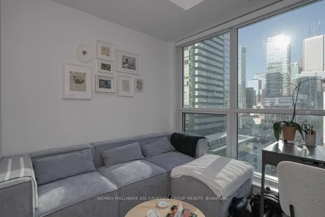 Additional image 9 of 327 King St Unit 1408