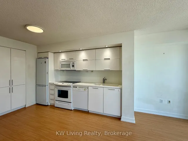 Additional image 22 of 25 Capreol Crt Unit 2002