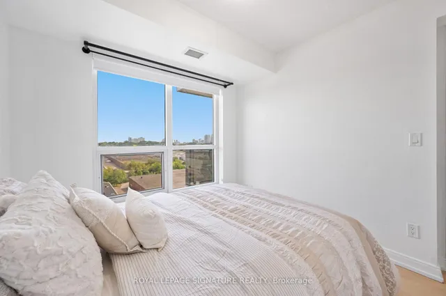 Additional image 18 of 181 Village Green Sq Unit 921