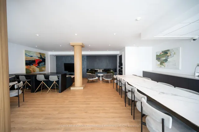 Additional image 37 of 59 East Liberty St Unit 315