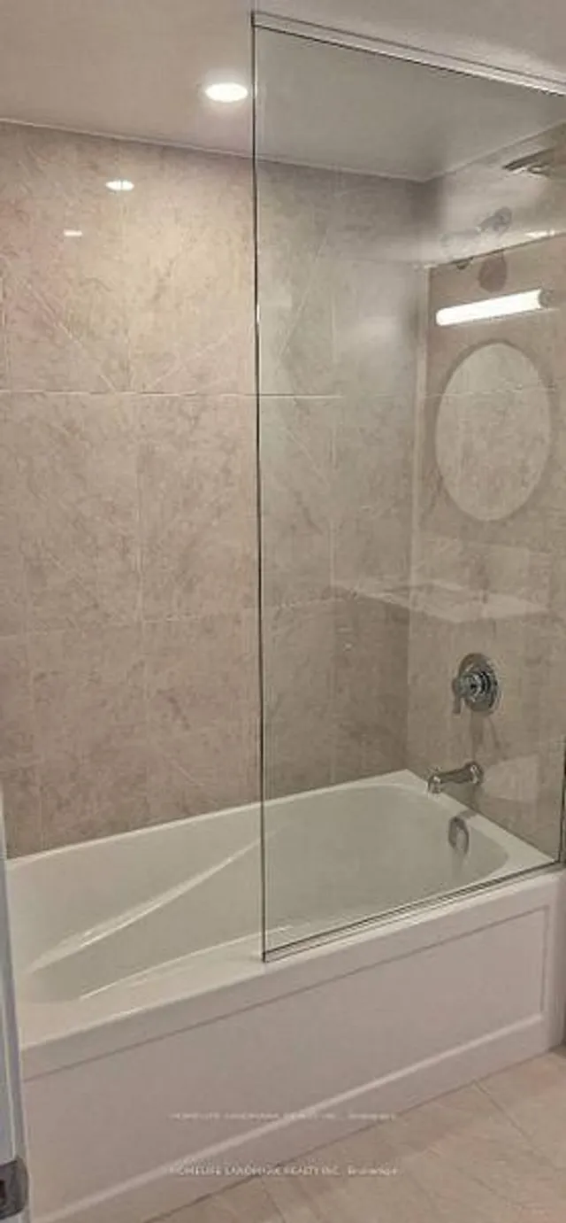 Additional image 10 of 771 Yonge St Unit 1807