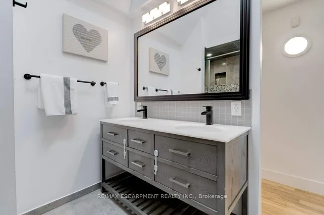 Additional image 30 of 636 WEST OVAL Dr