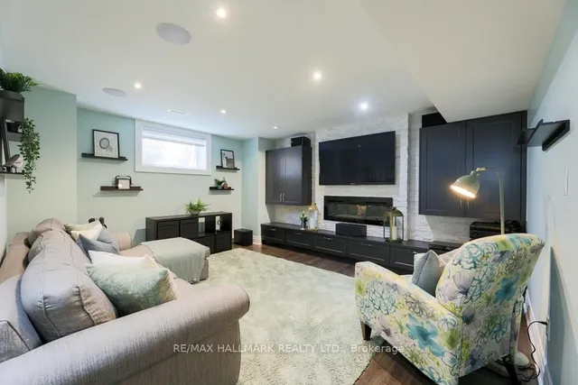 Additional image 32 of 44 Scarboro Cres