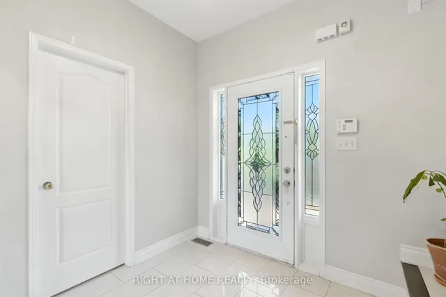 Additional image 20 of 1233 Lamont Cres