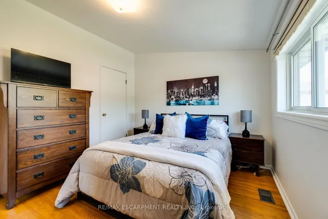 Additional image 24 of 17 RONALDSHAY Ave