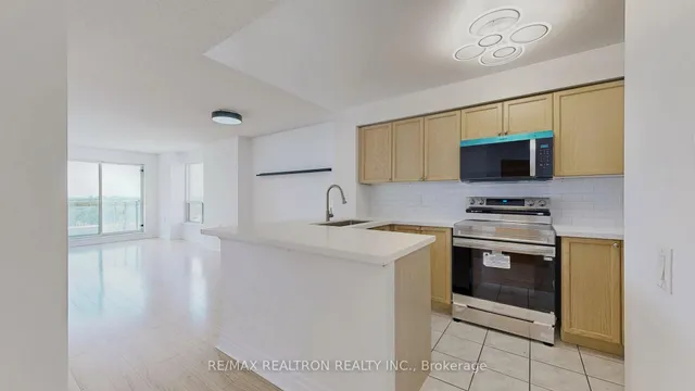 Additional image 19 of 21 Hillcrest Ave Unit 2007