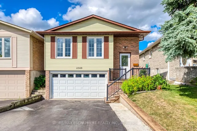2309 Malcolm Cres