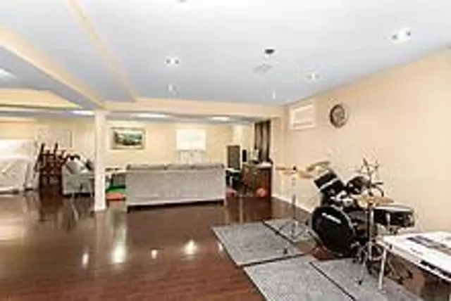 Additional image 40 of 36 Valleyridge Cres