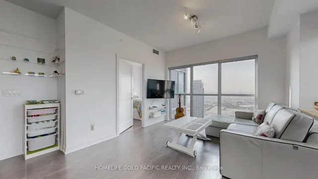 Additional image 10 of 275 Village Green Sq Unit 3423