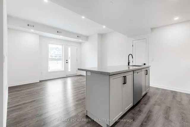 Additional image 8 of 243 Burke St
