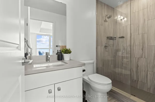 Additional image 14 of 2007 James St Unit 1604