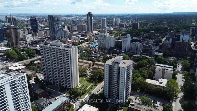 Additional image 41 of 85 Robinson St Unit 102