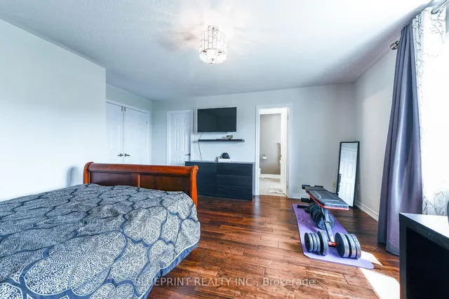 Additional image 20 of 812 Knotty Pine Grve