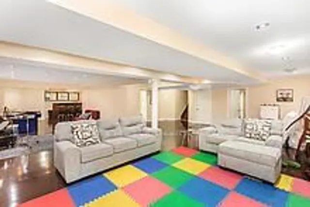 Additional image 42 of 36 Valleyridge Cres