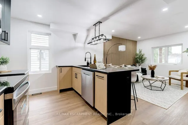 Additional image 10 of 8 Whitfield Ave