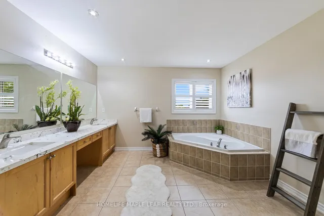 Additional image 27 of 18 Regis Circ